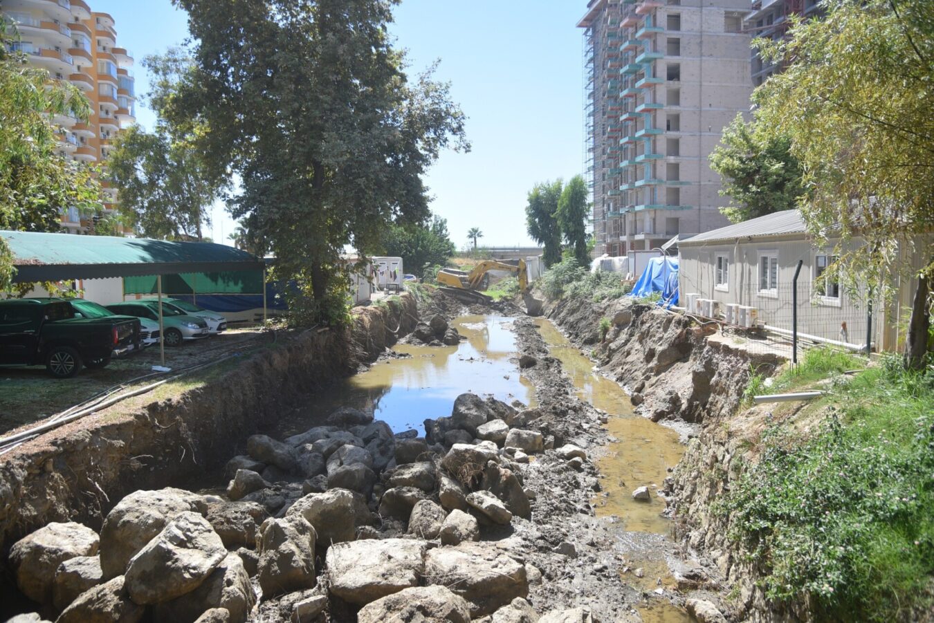 В эти жаркие дни в центре Махмутлара (Аланья) началась реализация